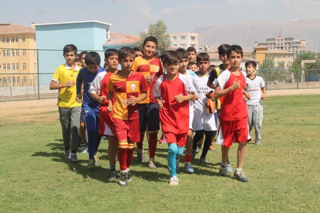 Silopi'de açılan futbol okulunda "geleceğin yıldızları" yetiştiriliyor
